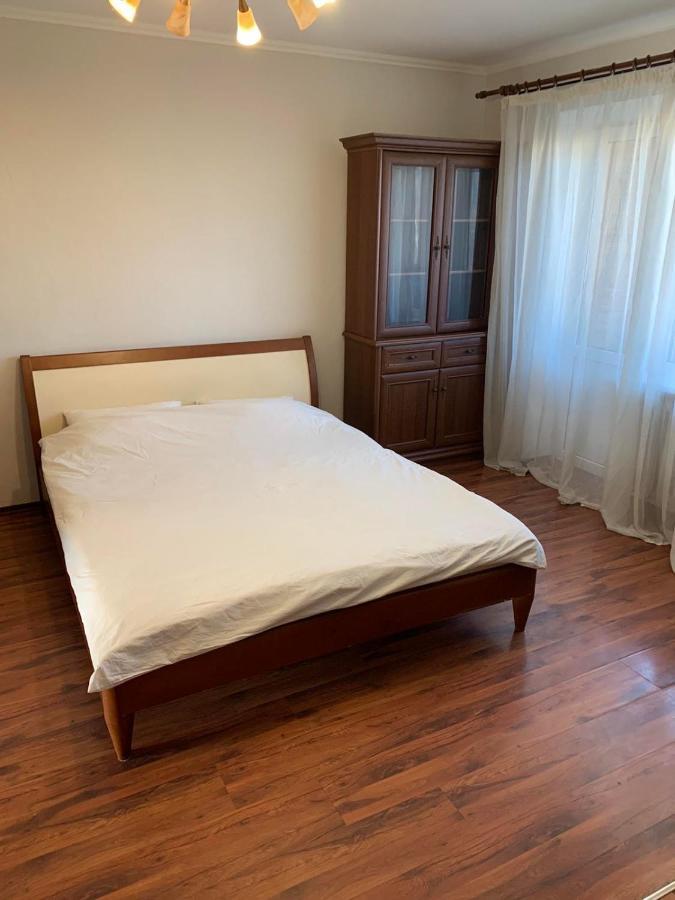 Apartment Next To Metro Station Pechersk Kiev Esterno foto